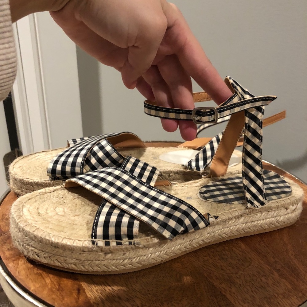Cracker Barrel Gingham Black and White Sandals